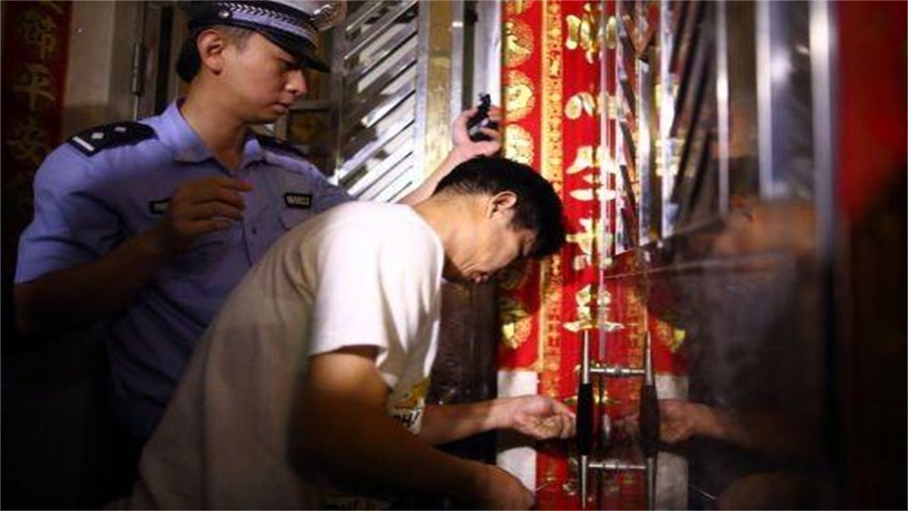 肇庆请开锁师傅开了锁后，师傅为什么一般都不进门，就算主人请也不进去？